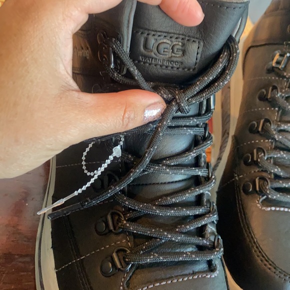 UGG  WHITE MOUNTAINEERING TRAINER - Picture 12 of 12